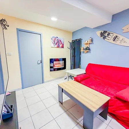 4 Places Vieux Apartment *