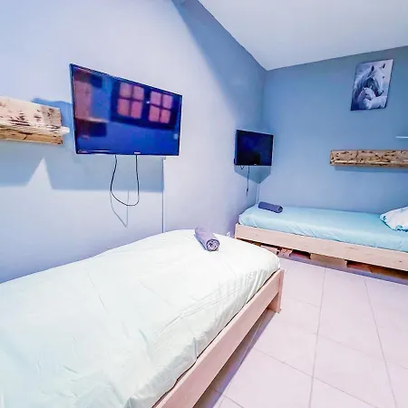 4 Places Vieux * Agde