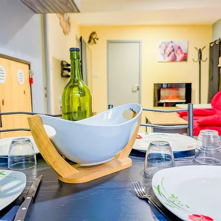 4 Places Vieux Apartment